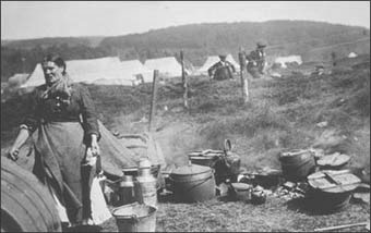 A traveller's camp fire at Aikey Brae, New Deer, c1910